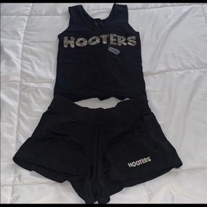 NEw!!🌸🎊 Hooters Black Camo Top